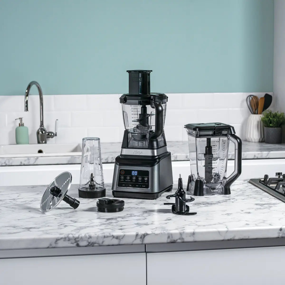 Ninja 3-in-1 food processor BN801 with blender, processor bowl and cup | محضرة طعام نينجا 3 في 1 مع خلاط ووعاء وكوب شخصي